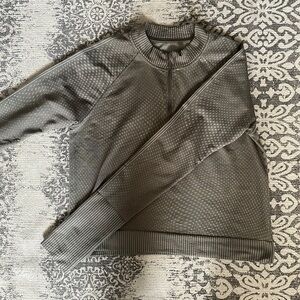 Cropped half-zip long sleeved athletic top